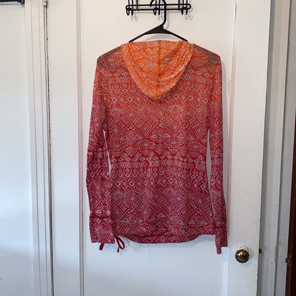 Athleta Hidden Lake Deep Red Firestone ombré long sleeve pullover top with hood - Picture 5 of 10